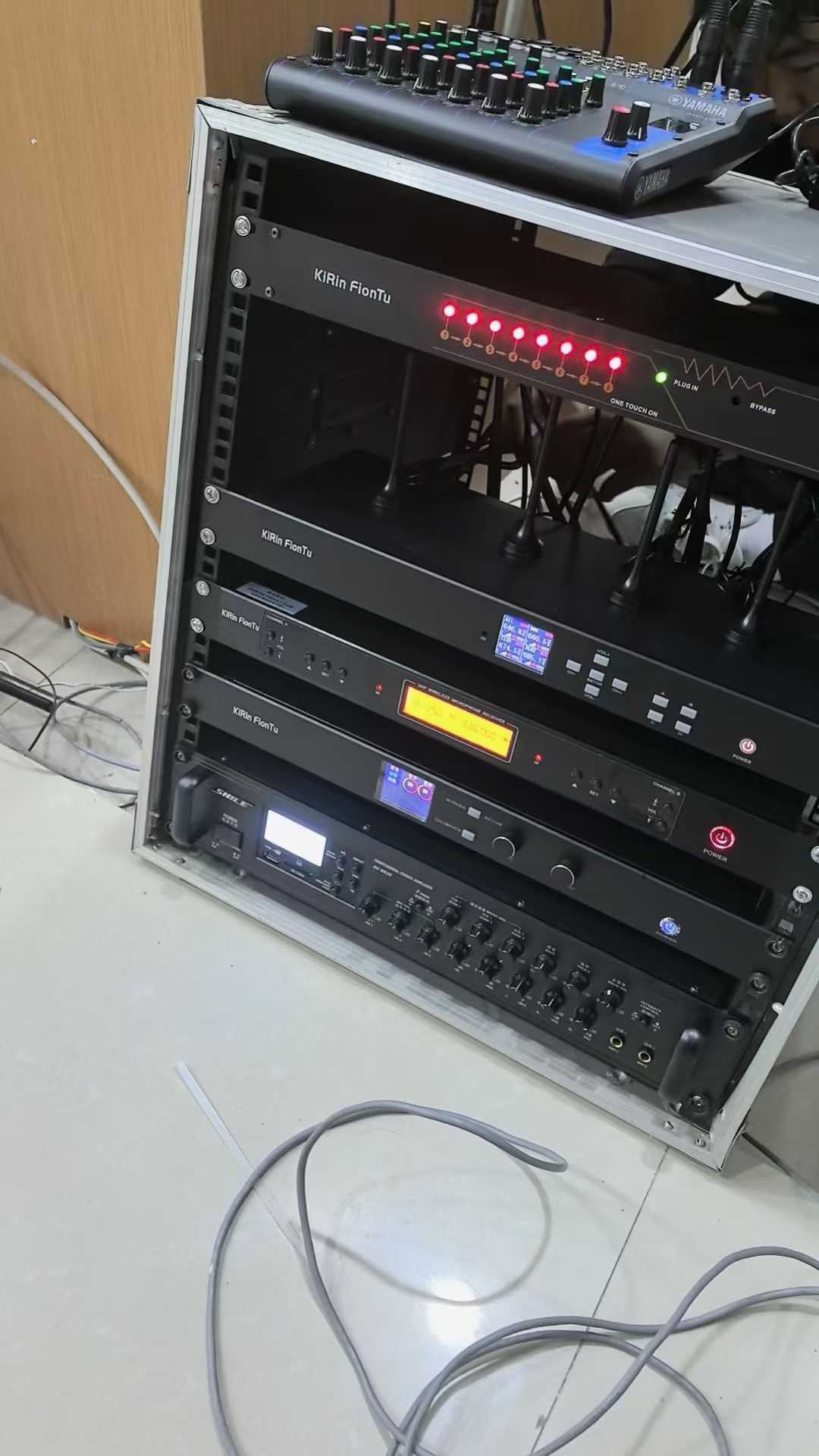 KiRin FionTu 会议系统机柜(YAMAHA 调音台+电源时序器+会议主机+扩展主机+数字音频处理器+功放)